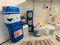 Diverse schoonmaak- en reinigingsmiddelen - afbeelding 5 van  9