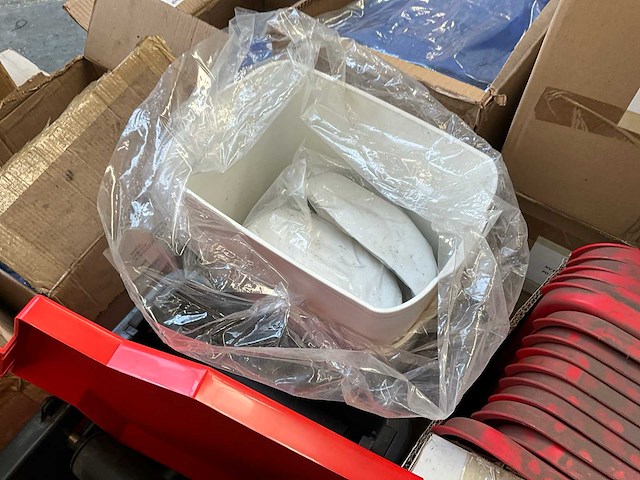 Diverse schoonmaak artikelen - afbeelding 4 van  5