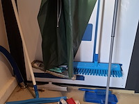 Diverse schoonmaak spullen - afbeelding 2 van  3