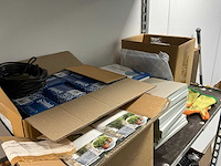 Diverse schoonmaakartikelen en planten toebehoren - afbeelding 2 van  9