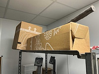 Diverse schoonmaakartikelen en planten toebehoren - afbeelding 7 van  9