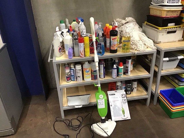 Diverse schoonmaakbenodigheden - afbeelding 1 van  4