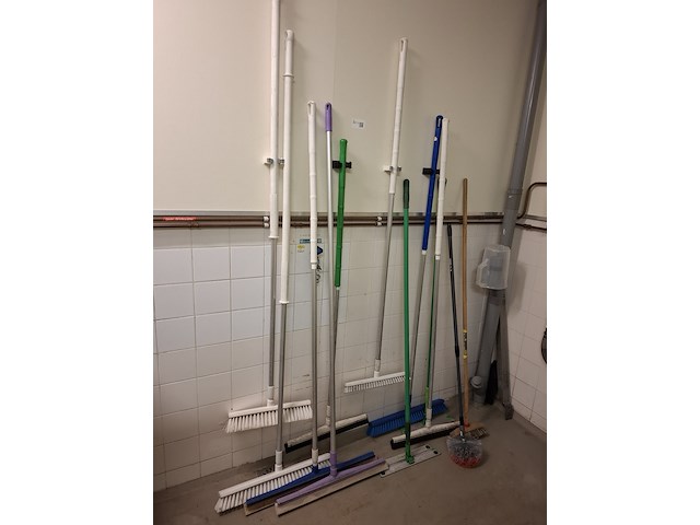 Diverse schoonmaakgerei - afbeelding 1 van  2