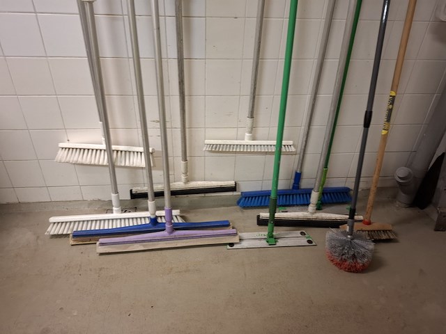 Diverse schoonmaakgerei - afbeelding 2 van  2