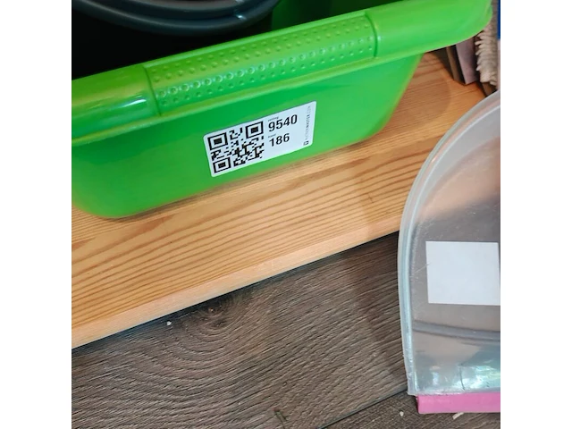 Diverse schoonmaakmaterialen - afbeelding 2 van  2