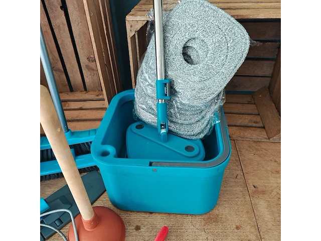 Diverse schoonmaakmaterialen - afbeelding 3 van  4