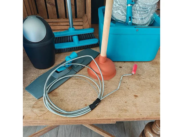 Diverse schoonmaakmaterialen - afbeelding 4 van  4