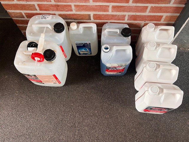 Diverse schoonmaakmiddelen voor professionele afwasmachine, huchem, 2025 - afbeelding 1 van  8
