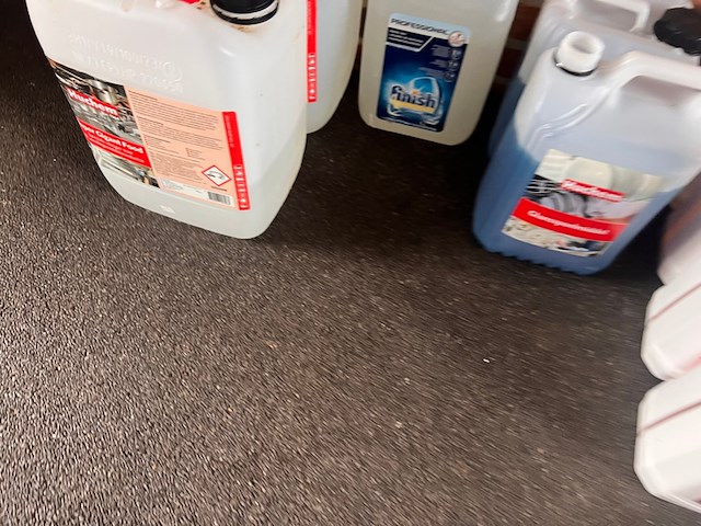 Diverse schoonmaakmiddelen voor professionele afwasmachine, huchem, 2025 - afbeelding 6 van  8