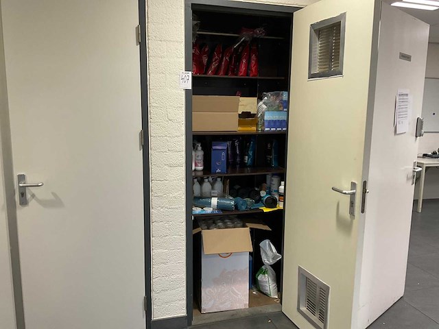 Diverse schoonmaakmiddelen - afbeelding 2 van  8