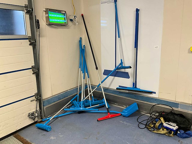 Diverse schoonmaakmiddelen - afbeelding 1 van  6