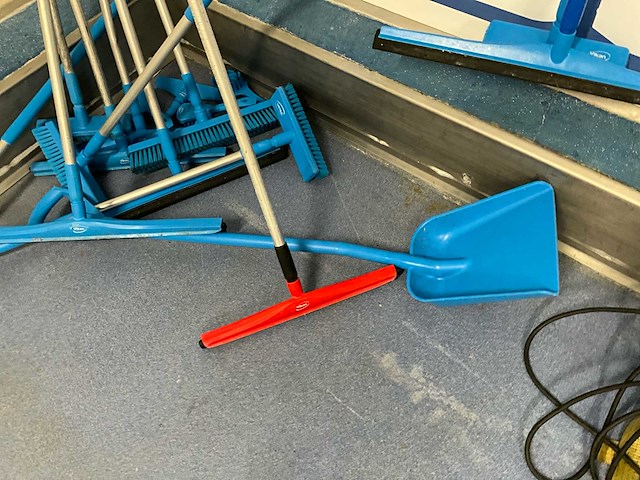 Diverse schoonmaakmiddelen - afbeelding 3 van  6