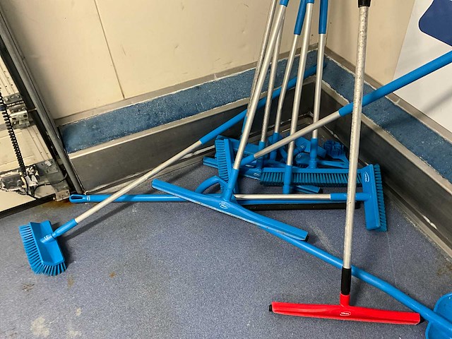 Diverse schoonmaakmiddelen - afbeelding 5 van  6