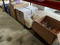 Diverse schoonmaakmiddelen - afbeelding 1 van  8