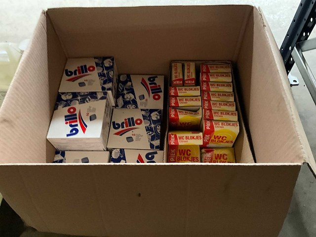 Diverse schoonmaakmiddelen - afbeelding 2 van  8