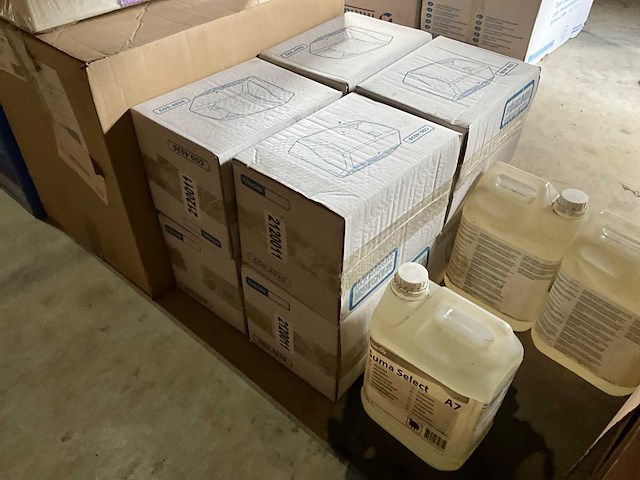 Diverse schoonmaakmiddelen - afbeelding 4 van  8