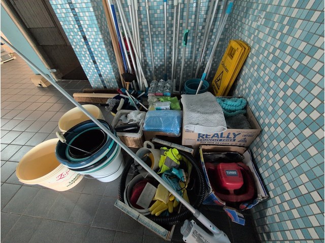 Diverse schoonmaakmiddelen - afbeelding 4 van  5