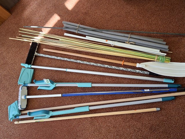 Diverse schoonmaakstokken en diverse - afbeelding 1 van  3
