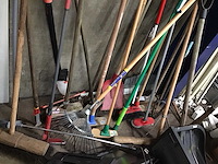 Diverse schoonmaak/tuin benodigdheden - afbeelding 2 van  4