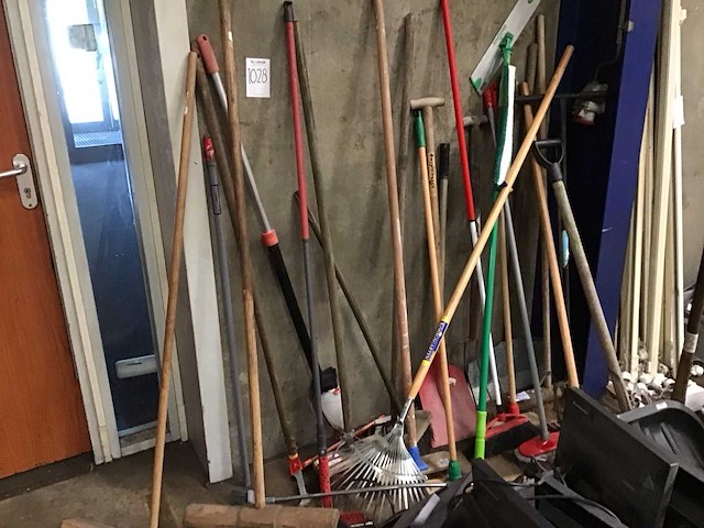 Diverse schoonmaak/tuin benodigdheden - afbeelding 4 van  4