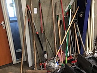 Diverse schoonmaak/tuin benodigdheden - afbeelding 4 van  4