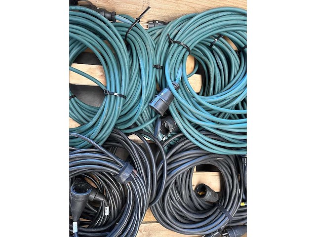 Diverse schuko 230v verlengkabels neopreen power 230v - afbeelding 1 van  1