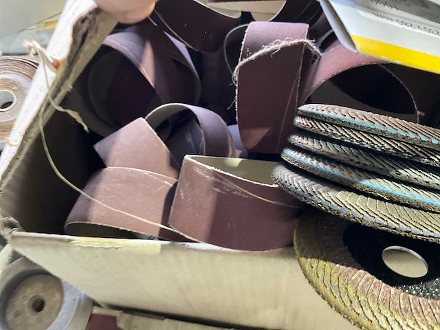 Diverse schuurbanden en wielen - afbeelding 3 van  11
