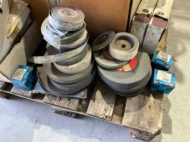 Diverse schuurbanden en wielen - afbeelding 10 van  11