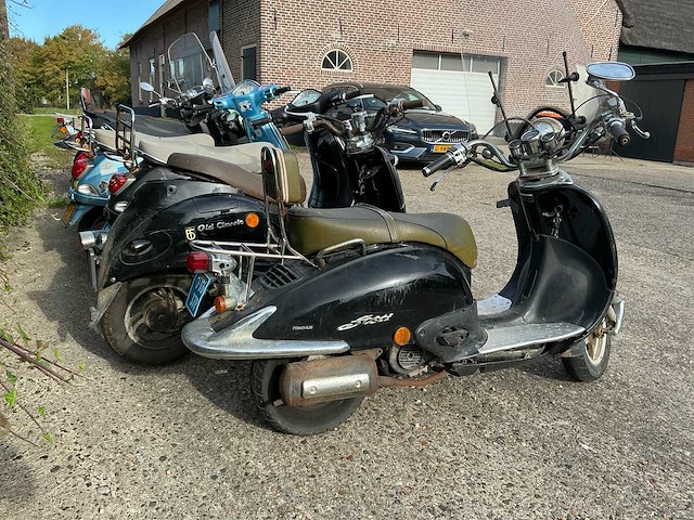 Diverse scooter (8x) - afbeelding 22 van  36