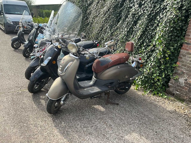 Diverse scooter (8x) - afbeelding 14 van  34