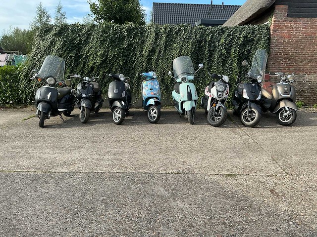 Diverse scooter (8x) - afbeelding 15 van  34