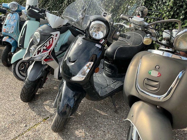 Diverse scooter (8x) - afbeelding 17 van  34