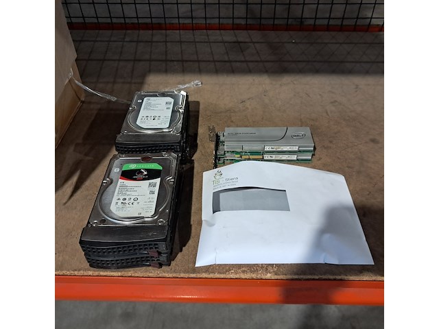 Diverse server-componenten, o.a. intel , seagate & kingston - afbeelding 1 van  32