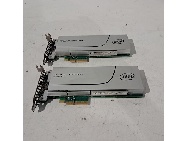 Diverse server-componenten, o.a. intel , seagate & kingston - afbeelding 31 van  32