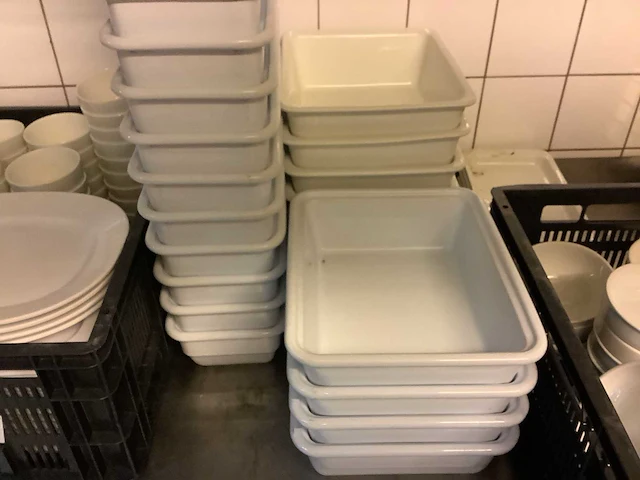Diverse servies, kommen, schalen en bakken - afbeelding 4 van  6