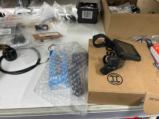 Diverse shimano / bosch / hbm / frf / megeavo fietsonderdelen en gereedschappen - afbeelding 3 van  11