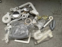 Diverse sifon en afvoer materiaal - afbeelding 1 van  1