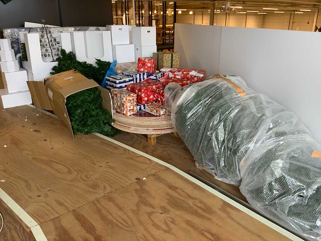 Diverse sinterklaas en kerst decoratie - afbeelding 1 van  9