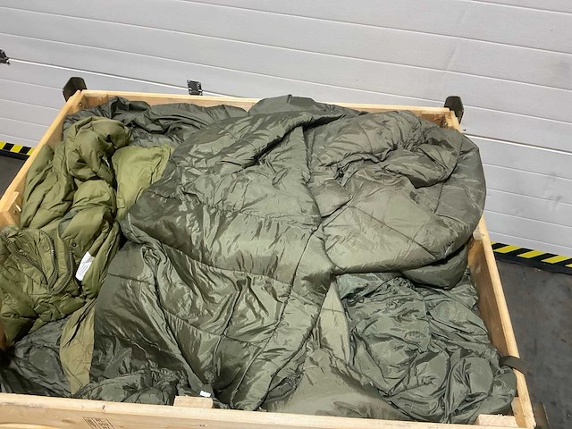 Diverse slaapzak buiten legerkleding - afbeelding 3 van  4
