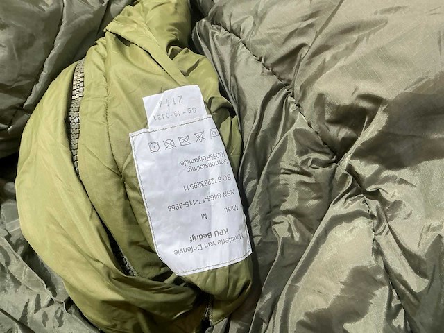 Diverse slaapzak buiten legerkleding - afbeelding 4 van  4