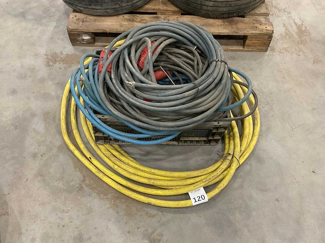 Diverse slangen en elektra - afbeelding 1 van  3