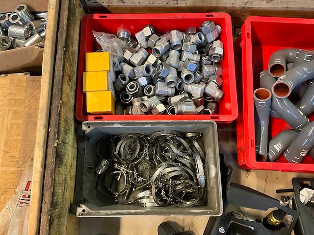 Diverse slangen, onderdelen en koppelingen - afbeelding 2 van  6