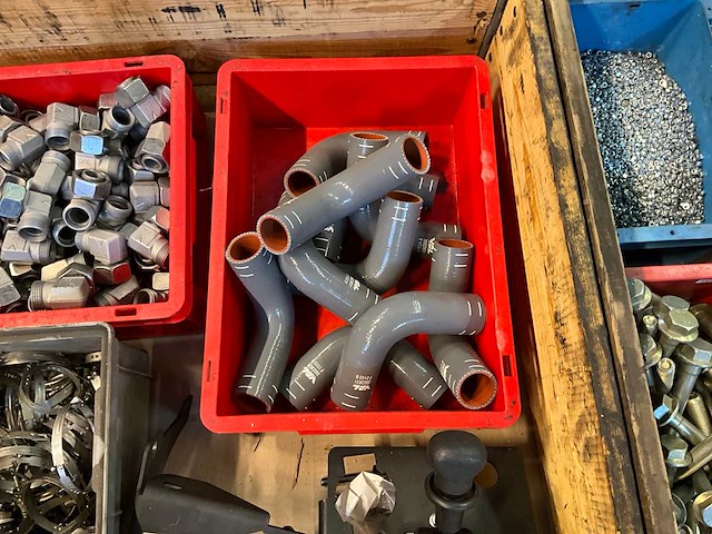 Diverse slangen, onderdelen en koppelingen - afbeelding 3 van  6