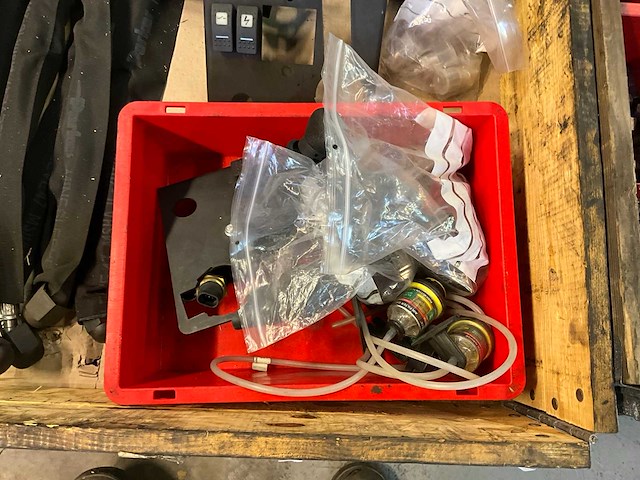 Diverse slangen, onderdelen en koppelingen - afbeelding 6 van  6