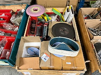 Diverse slijpschijven, kettingen en ton - afbeelding 10 van  17