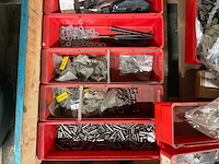 Diverse slijpschijven, kettingen en ton - afbeelding 4 van  17