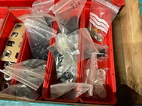 Diverse slijpschijven, kettingen en ton - afbeelding 7 van  17