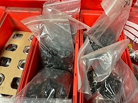 Diverse slijpschijven, kettingen en ton - afbeelding 9 van  17