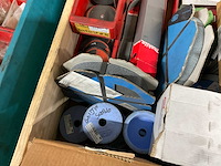 Diverse slijpschijven, kettingen en ton - afbeelding 15 van  17