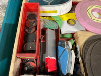 Diverse slijpschijven, kettingen en ton - afbeelding 16 van  17